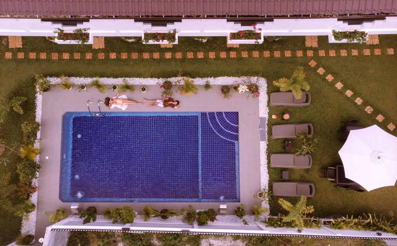Thistle Inn Panglao Exterior photo